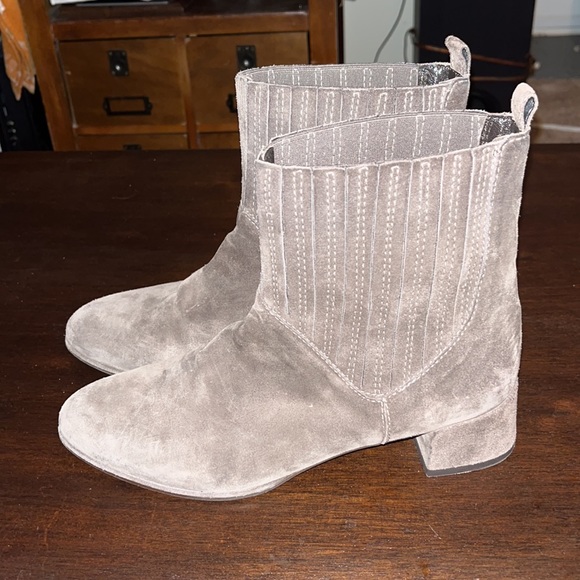 Stuart Weitzman taupe suede heeled boots 💗 - Picture 2 of 6